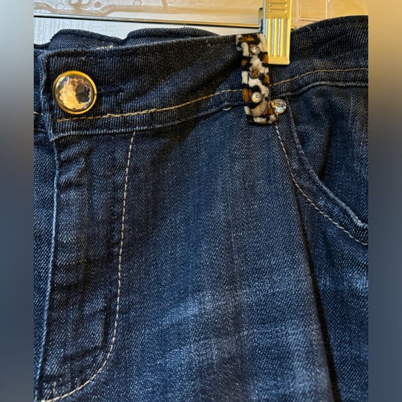 Grace in LA Capris - Bling and Animal Print - Size 21, fits like an XL or 16-18. - Picture 6 of 9